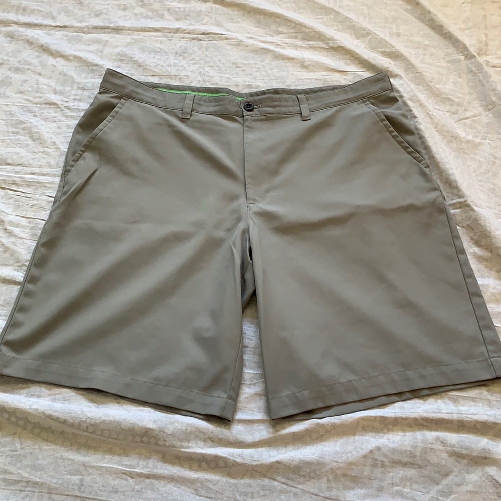 IZOD Golf Shorts Size 40
